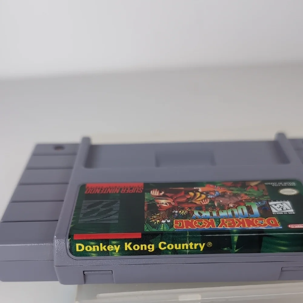 Nintendo Donkey Kong Country Game Cartridge With Case